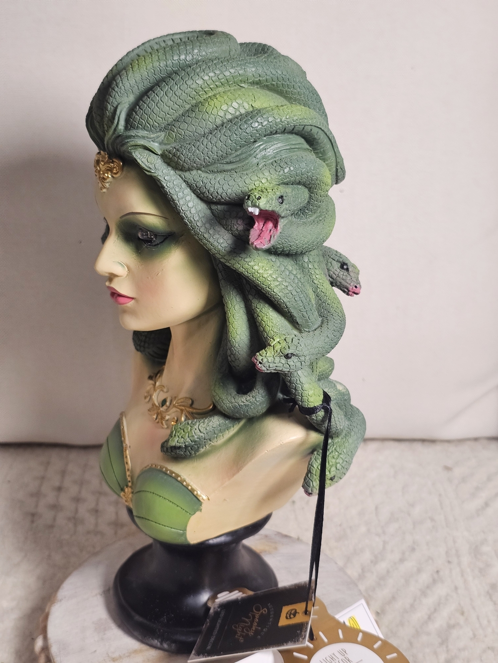 Medusa Bust Hair Sculpture - Green Decorative Hair Figurine Led Halloween - Picture 6 of 10